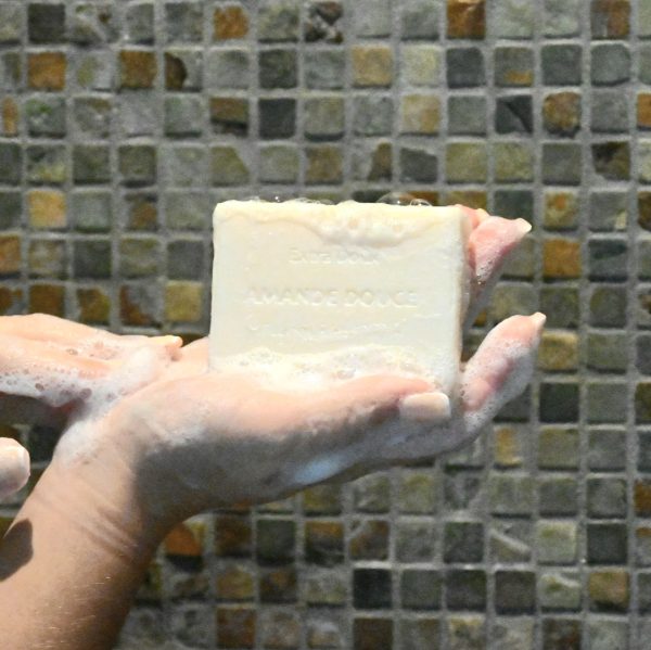 Savon de Provence solide parfum Amande - 100g – Image 2